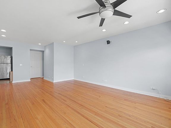 4th image of 6821 N Northwest Hwy #2