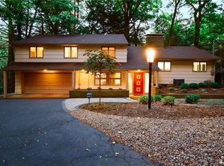 542 Oakridge Dr, Rochester, NY 14617