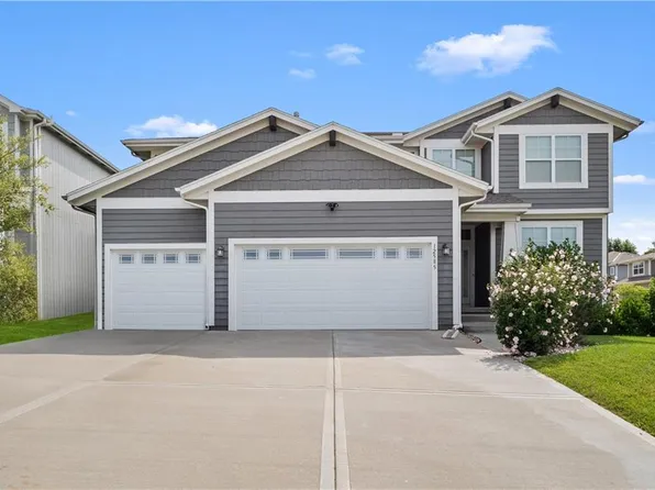 12585 S Sunray Dr, Olathe, KS 66061