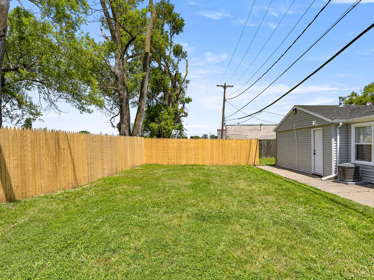 3 bed, 1250 sqft, $1,700 — Photo 3