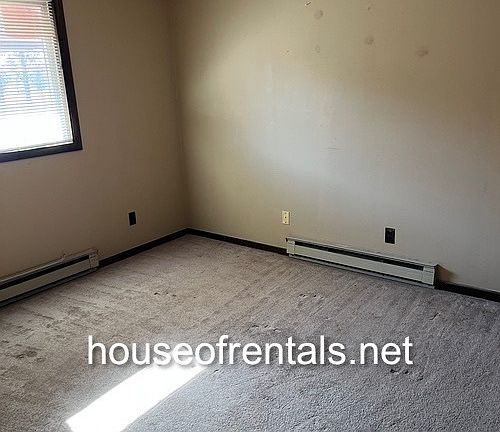 3rd image of 703 Rusty Ln