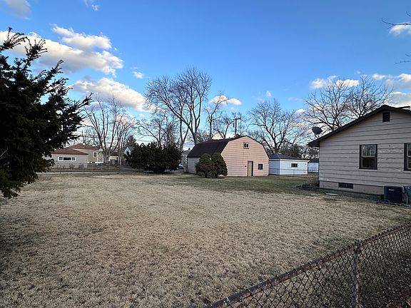4th image of 325 N Cavender St