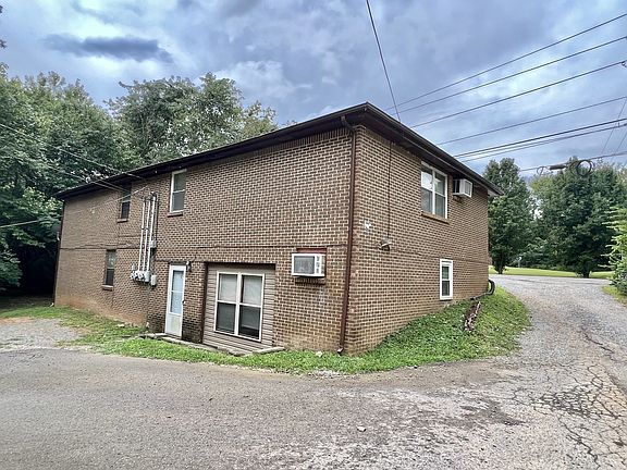 3rd image of 1585 Vista Ln