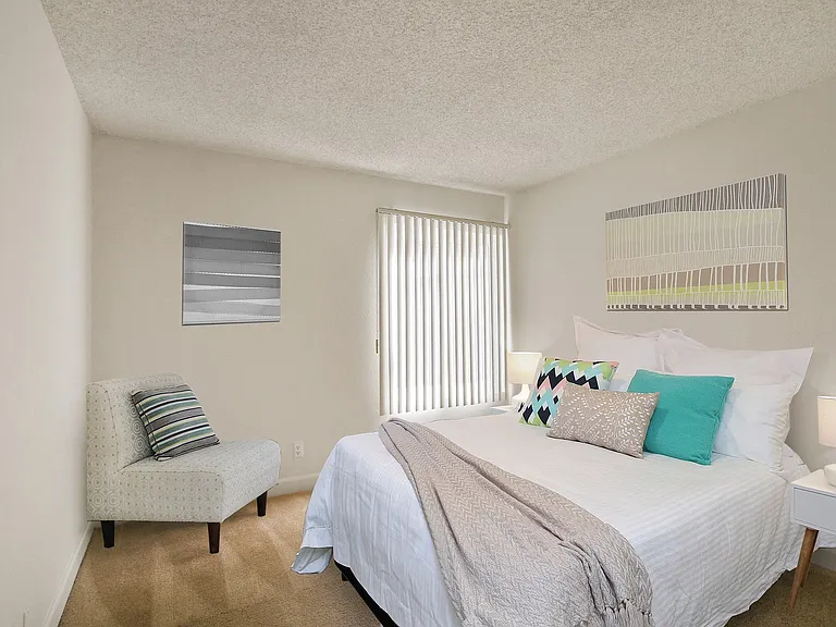 Woodcliff Apartments — Photo 27