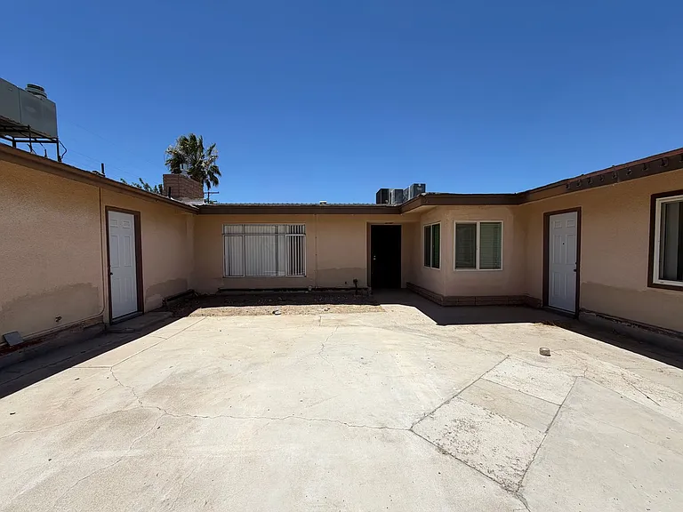 29205 Exeter St — Photo 5