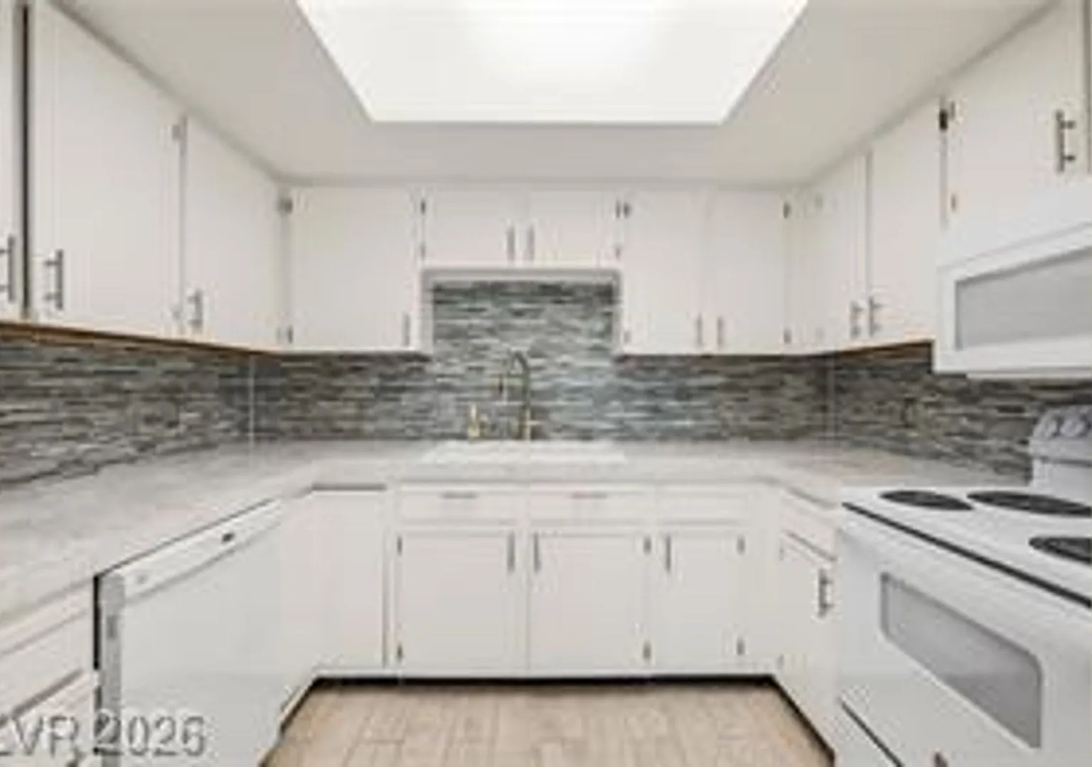 2 Bedroom Condo located in Las Palmas — Photo 2
