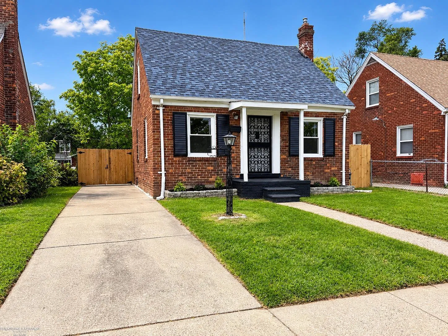 3 bed, 1.0 bath, 1200 sqft, $2,600 — Photo 2