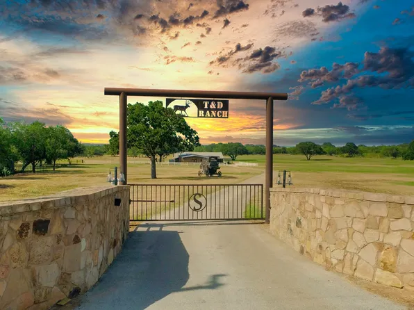 13633 US Highway 87 S, Adkins, TX 78101