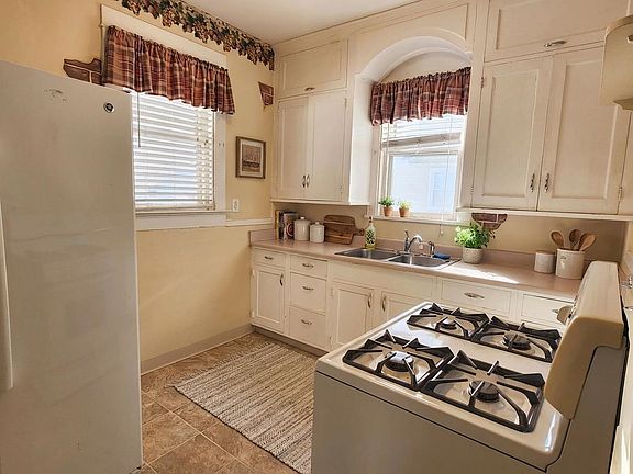 5th image of 1610 Rhomberg Ave