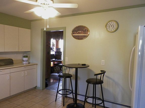 3rd image of 386 Cypress St