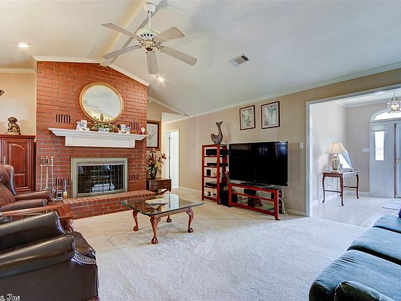 4th image of 107 Benwood Pl