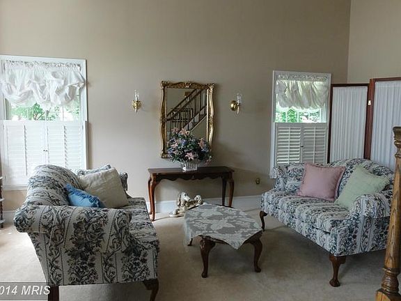 5th image of 205 Old English Oak Ct