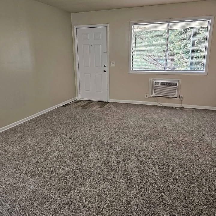 2nd image of 2121 Fairfax Ave #105