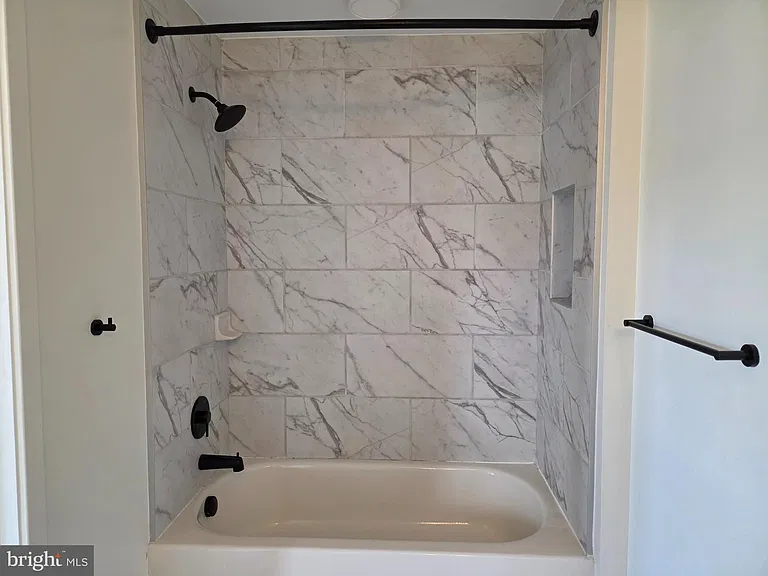 102 Hanover St #302 — Photo 13