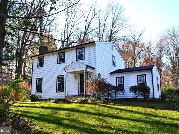 14 Cemetery Ln, Schwenksville, PA 19473