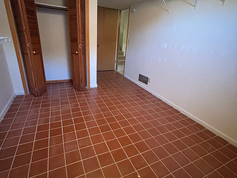 1115 Surrey Rd — Photo 30