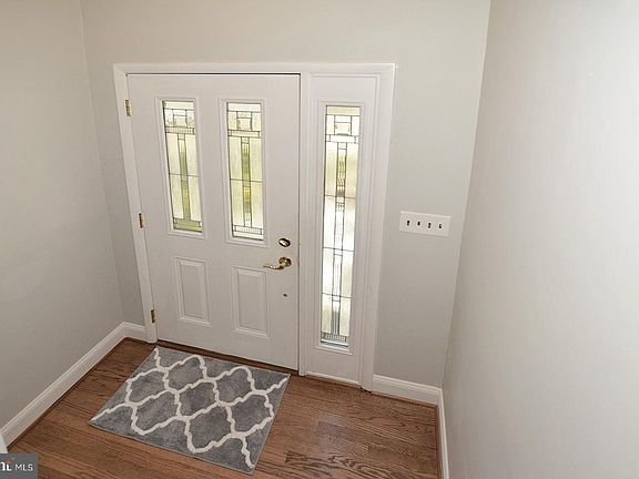 4th image of 4216 University Dr