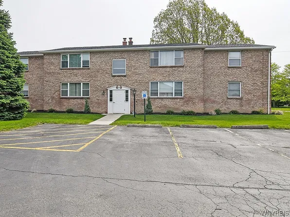 72 Old Lyme Dr APT 1, Amherst, NY 14221
