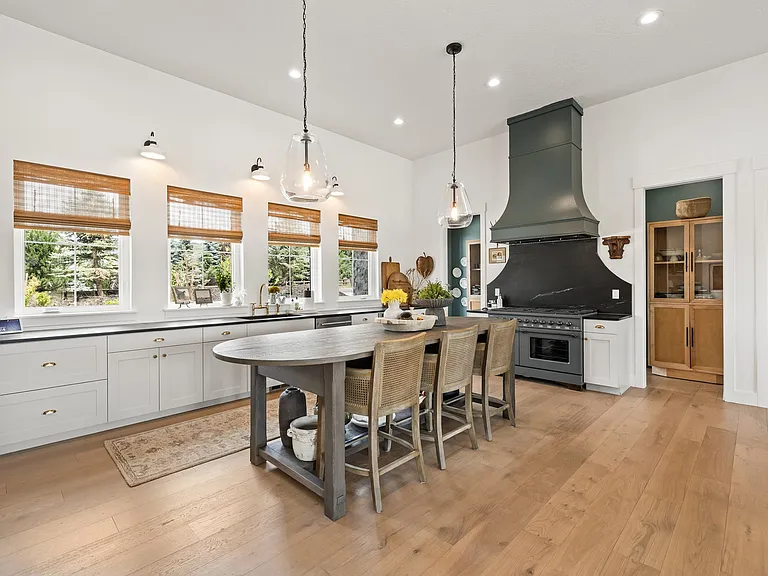 5240 Lake Creek Rd — Photo 4