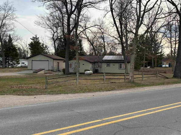 2901 Cathy St, Harrison, MI 48625