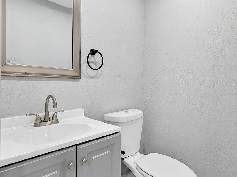 5424 SW 44th Ter — Photo 18