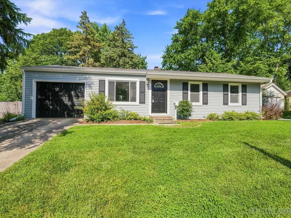 106 Ridge Ln, Geneva, IL 60134