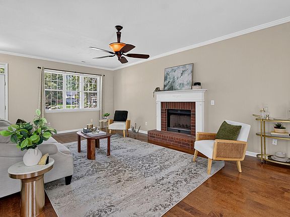 5th image of 111 Bonneau Ct