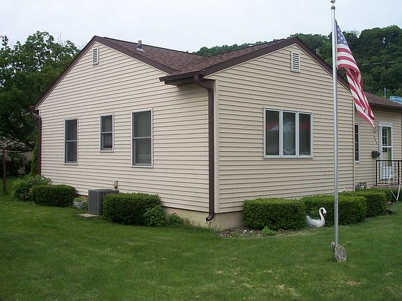 3rd image of 406 Schiller St