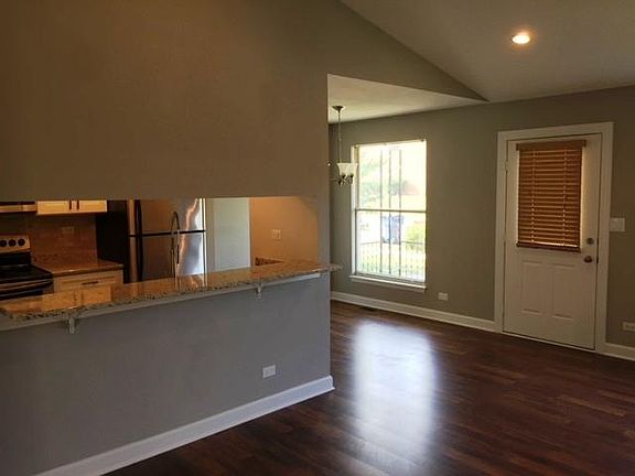 3rd image of 751 Marilyn Ave