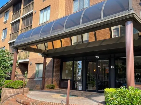 75 Essex Dr APT 3D, Staten Island, NY 10314