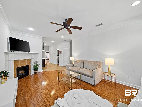 5th image of 211 West Dr Unit 10