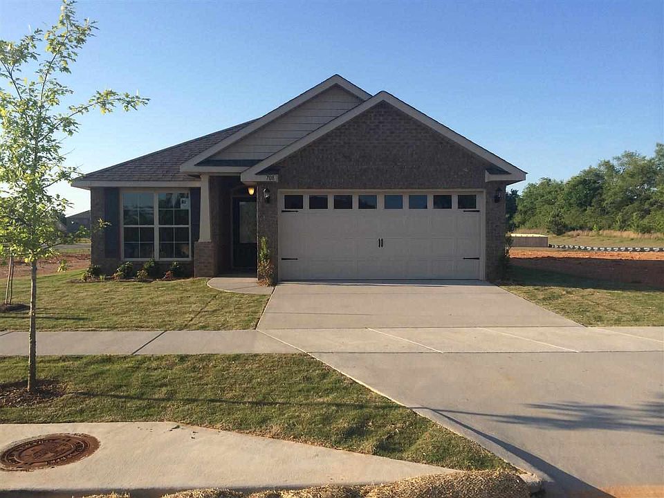 1st image of 715 Oak Cove Ln