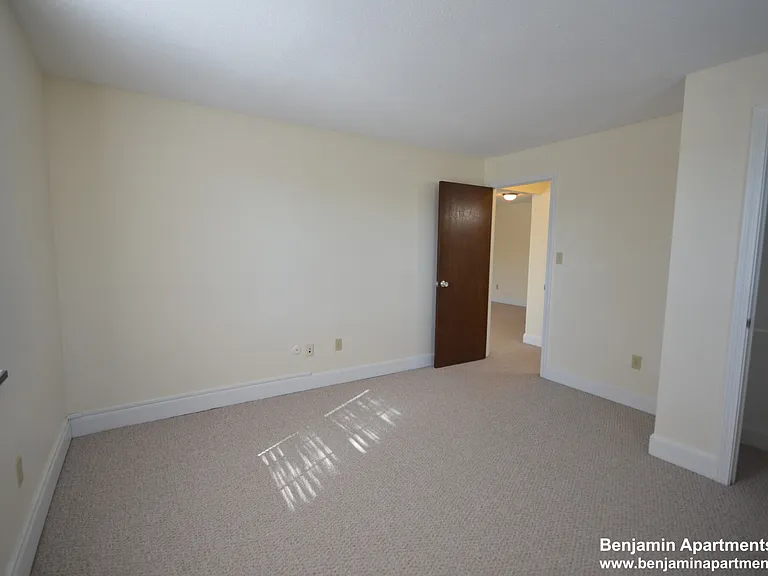 8 Brattle Dr #8 — Photo 9