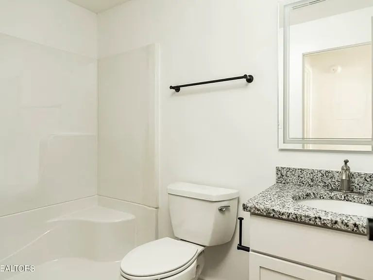 811 Flanders Ln #5 — Photo 13