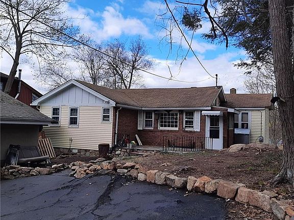 4th image of 27 Bluff Ave