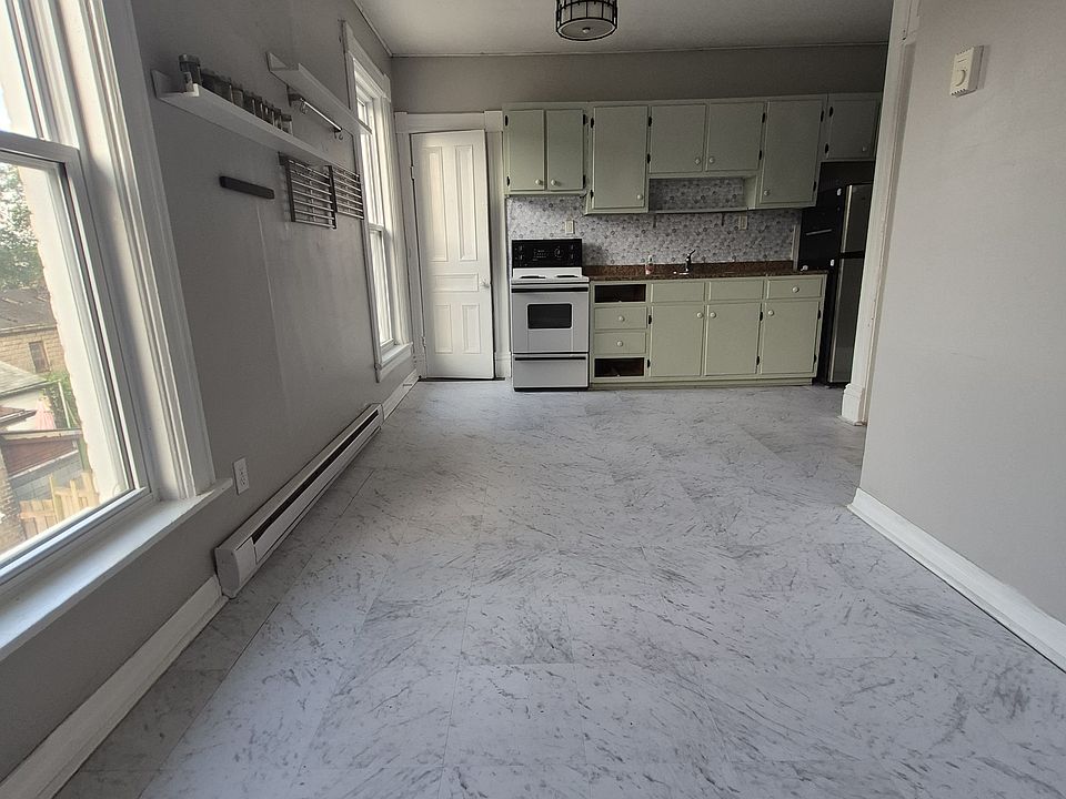 1st image of 225 Wellington St