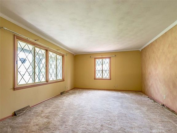 3rd image of 1820 Crossman Dr