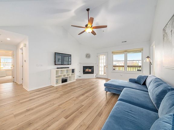 3rd image of 1528 Oakfield Dr #1528