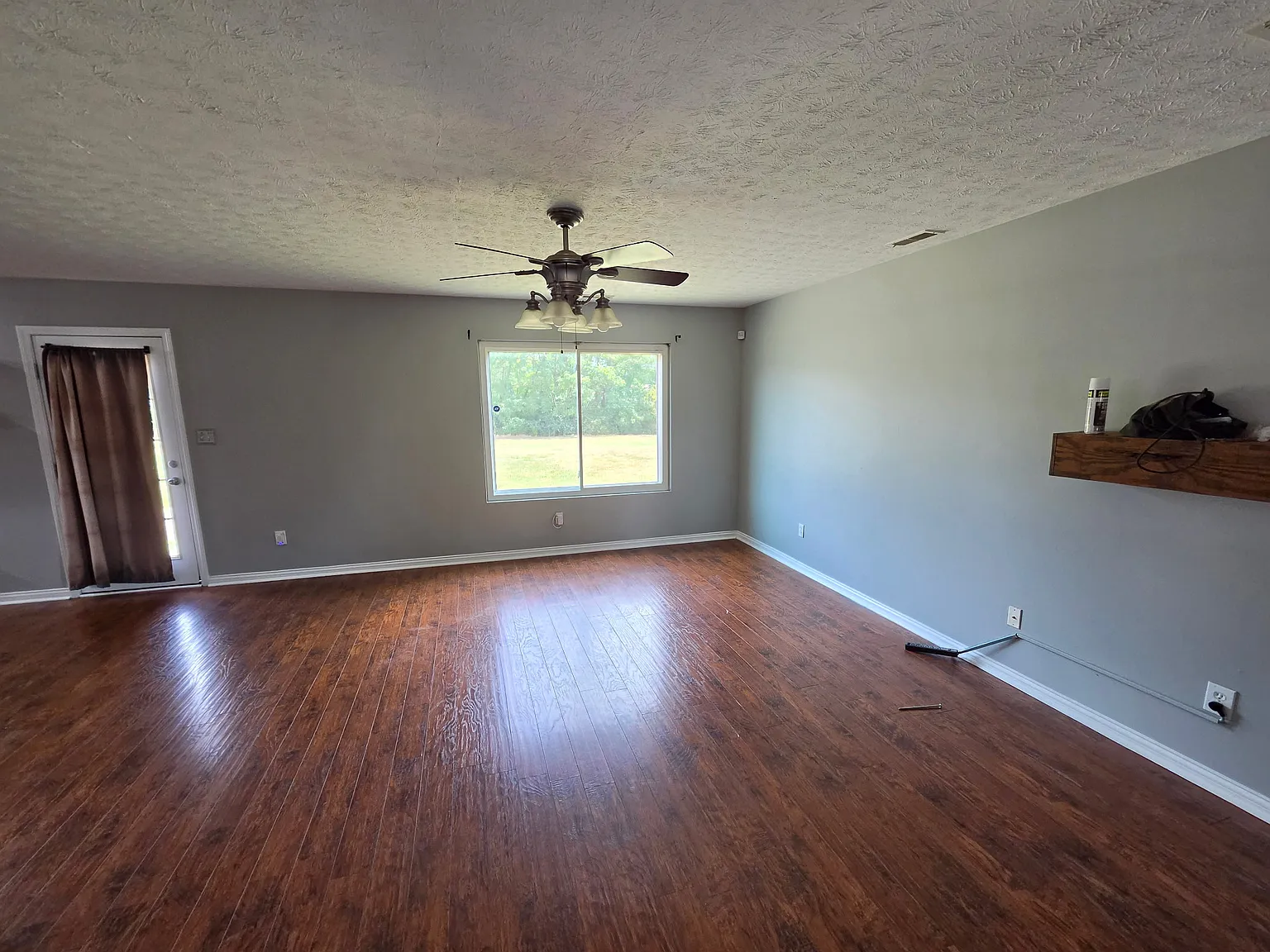 3 bed, 2.5 bath, 2360 sqft, $1,850 — Photo 4