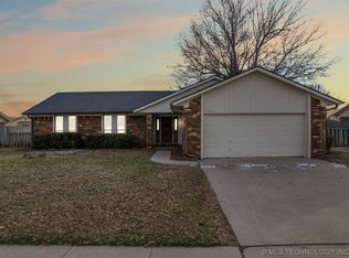 1300 SE 17th St, Pryor, OK 74361