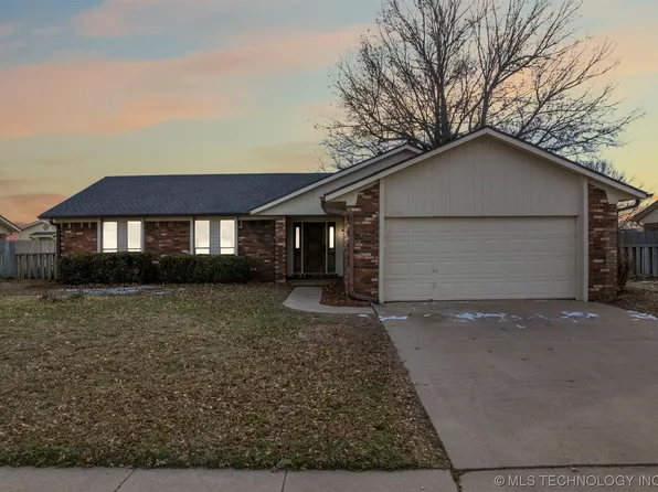 1300 SE 17th St, Pryor, OK 74361