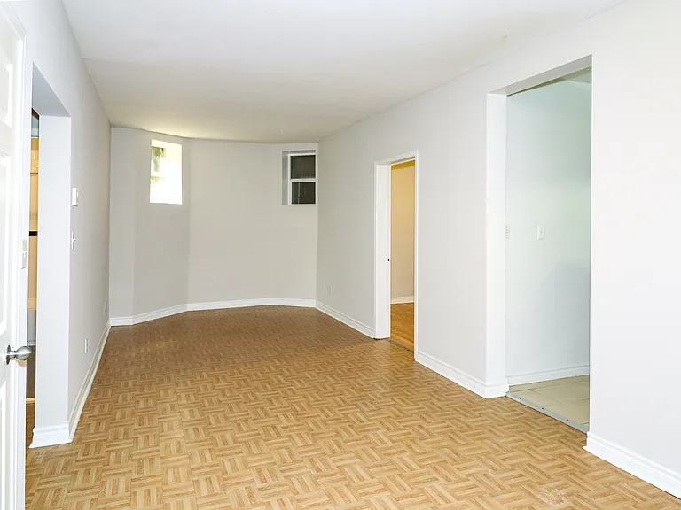 414 Jarvis St — Photo 12