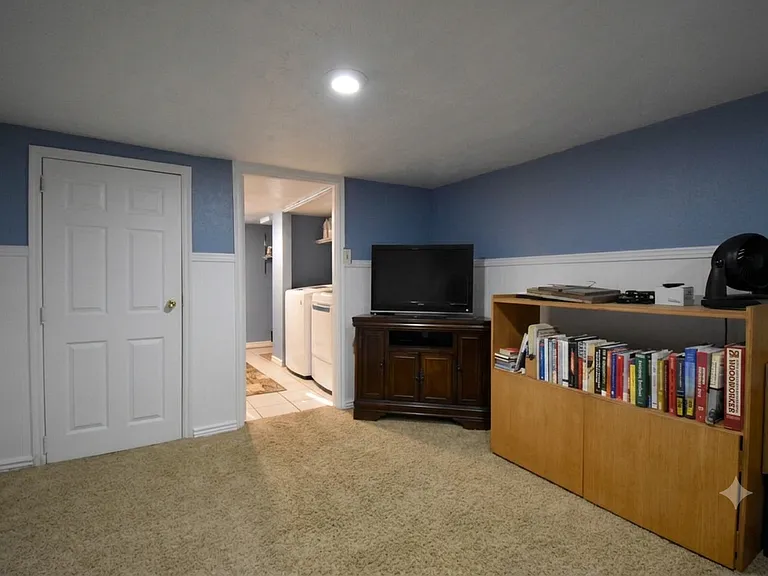 337 W 200 S — Photo 12