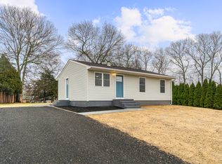 54 Oslo St, Groton, CT 06355