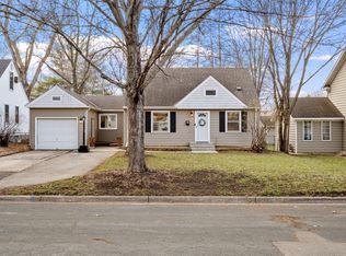 402 Monroe Ave S, Hopkins, MN 55343