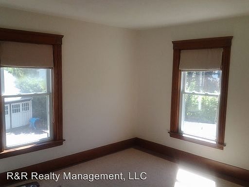 5th image of 136 Ferry St