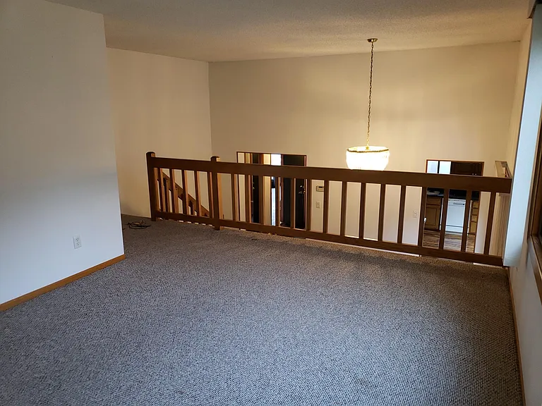 1374 Knoll Dr — Photo 4