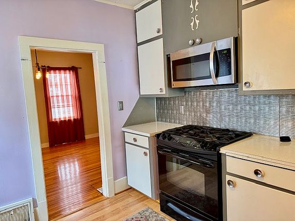 3rd image of 2918 Pershing Blvd