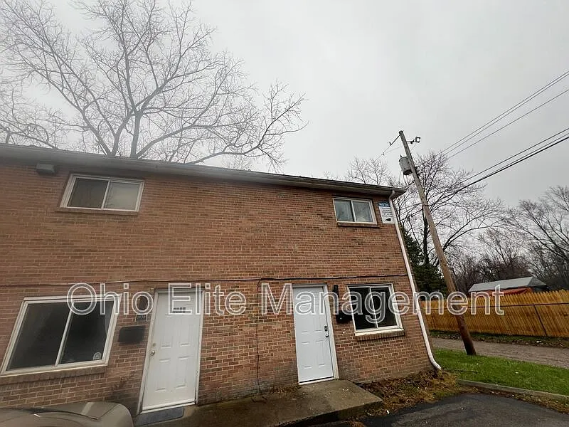 2 bed, 1.0 bath, 1020 sqft, $1,095 — Photo 2