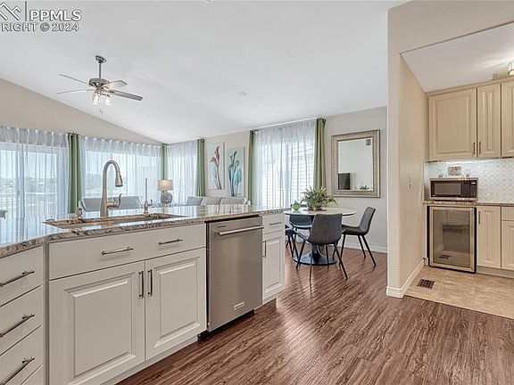 5th image of 9842 Fairway Glen Dr